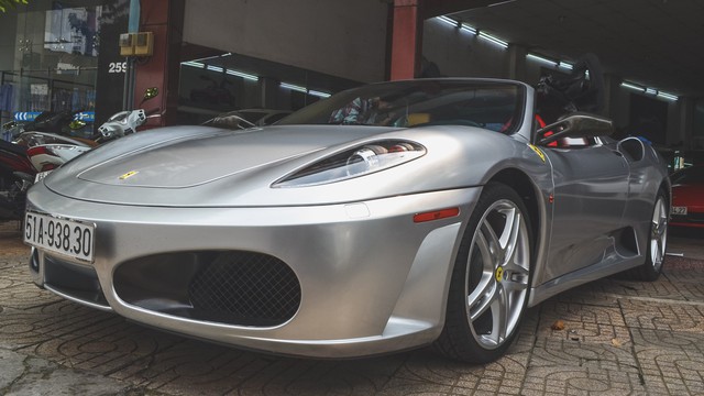 Ông chủ cà phê Trung Nguyên tậu thêm siêu xe Ferrari F430 Spider chơi Tết