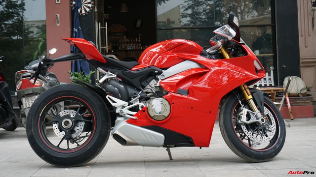 [Video] Mục sở thị siêu mô tô Ducati Panigale V4 S giá ngang Mẹc GLA của biker Hà Nội - Ảnh 21.