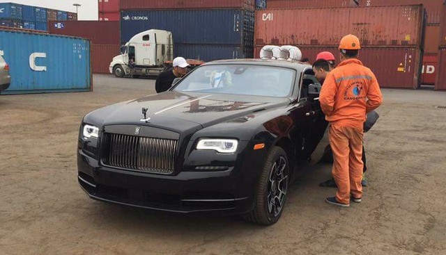 Siêu phẩm Rolls-Royce Wraith Black Badge đầu tiên về Việt Nam - Ảnh 1.