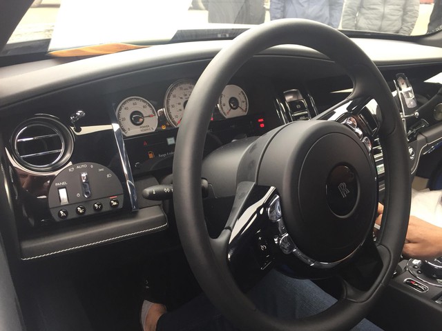 Siêu phẩm Rolls-Royce Wraith Black Badge đầu tiên về Việt Nam - Ảnh 9. Siêu phẩm Rolls-Royce Wraith Black Badge đầu tiên về Việt Nam - Ảnh 9.