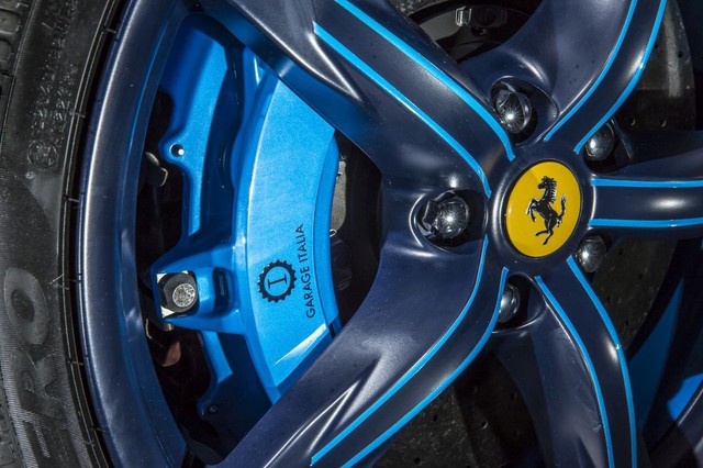 Ferrari GTC4 Lusso Azzurra - Siêu ngựa xanh độc nhất vô nhị - Ảnh 8. Ferrari GTC4 Lusso Azzurra - Siêu ngựa xanh độc nhất vô nhị - Ảnh 8.