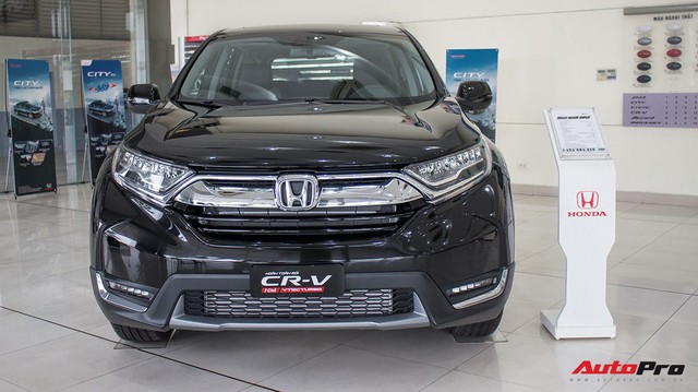 Bàn giao 737 xe trong tháng 1, Honda CR-V 2018 hết hàng ngay trước Tết