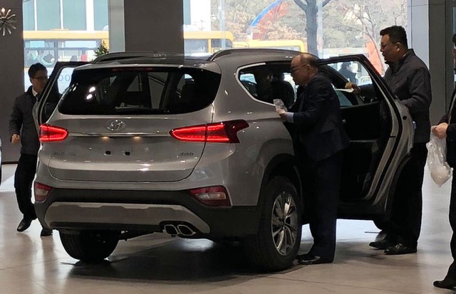 Hyundai Santa Fe 2019 chính thức ra mắt với lượng bán kỷ lục - Ảnh 1. Hyundai Santa Fe 2019 chính thức ra mắt với lượng bán kỷ lục - Ảnh 1.