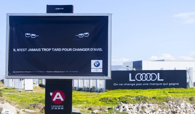BMW muốn trêu tức Audi bằng biển quảng cáo nhưng gặp gậy ông đập lưng ông - Ảnh 1.