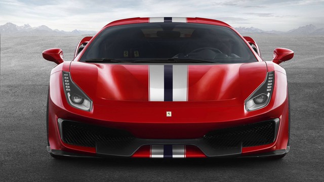 Ferrari 488 Pista và Porsche 911 GT2 RS: Cuộc chiến qua những con số - Ảnh 1. Ferrari 488 Pista và Porsche 911 GT2 RS: Cuộc chiến qua những con số - Ảnh 1.
