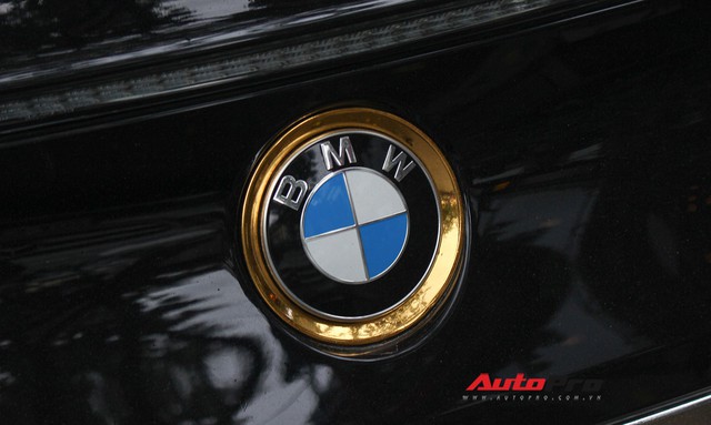 BMW i8 dán decal đổi màu chrome bạc nổi bật trên phố Hà Nội - Ảnh 11.