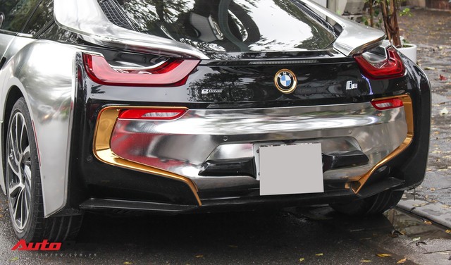 BMW i8 dán decal đổi màu chrome bạc nổi bật trên phố Hà Nội - Ảnh 5.