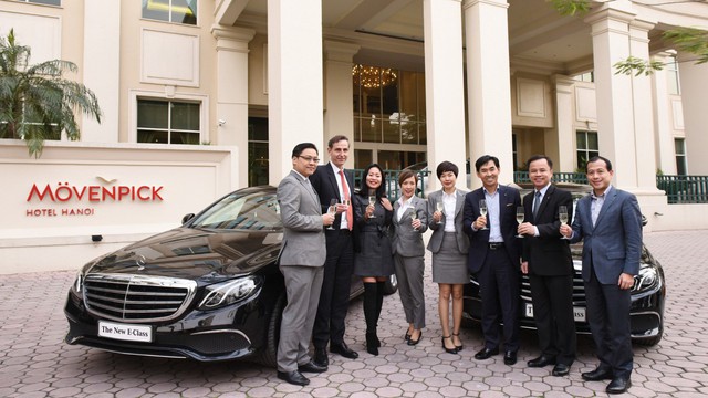 Khách sạn tại Hà Nội mạnh tay sắm bộ đôi Mercedes-Benz E200