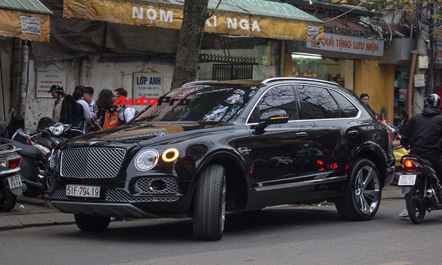 Hotgirl Huyền Baby đi Bentley Bentayga 20 tỷ ăn Nộm vỉa hè tại Hà Nội - Ảnh 10.