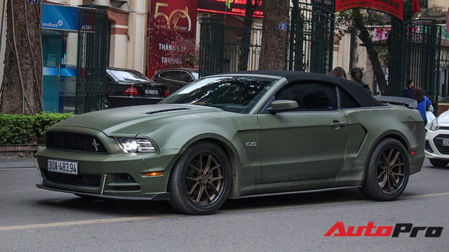 Ngắm Ford Mustang độc nhất Việt Nam độ widebody của chồng ca nương Kiều Anh