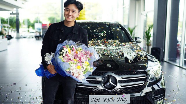 Ngô Kiến Huy mua Mercedes-Benz GLC300 hơn 2 tỷ đồng