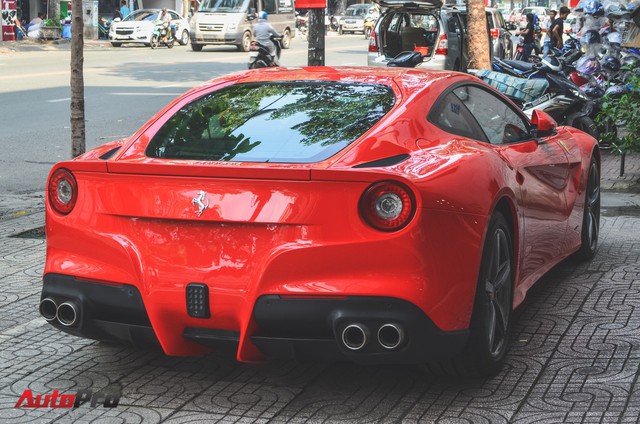 Ông chủ cà phê Trung Nguyên tậu siêu xe Ferrari F12berlinetta chơi Tết - Ảnh 6. Ông chủ cà phê Trung Nguyên tậu siêu xe Ferrari F12berlinetta chơi Tết - Ảnh 6.