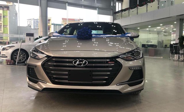 Hyundai Elantra Sport “cháy hàng”, nhân viên tranh thủ chào giá cao để chốt lời trước Tết - Ảnh 2.