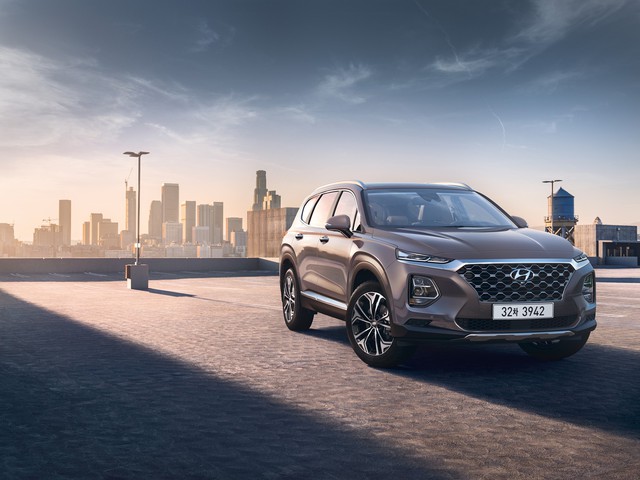 Hyundai công bố ảnh thực tế và chốt lịch ra mắt Santa Fe 2019 - Ảnh 1.