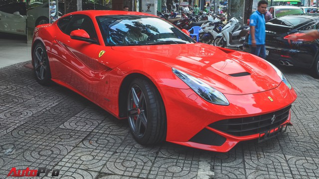 Ông chủ cà phê Trung Nguyên tậu siêu xe Ferrari F12berlinetta chơi Tết