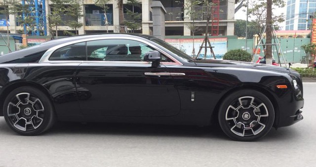 Rolls-Royce Wraith Black Badge độc nhất Việt Nam đã xuống phố - Ảnh 4.
