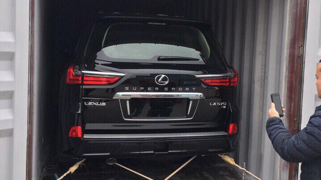 Lexus LX570 Super Sport đầu tiên đã về Việt Nam