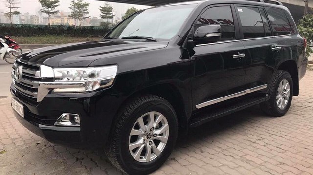 Toyota Land Cruiser VX 2016 lăn bánh 25.000km rao bán lại giá 3,8 tỷ đồng