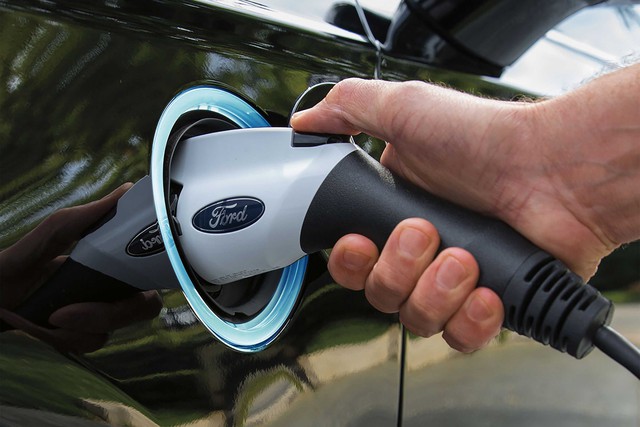 Ford tiết lộ crossover hiệu suất cao chạy điện đầu tiên - Ảnh 1.