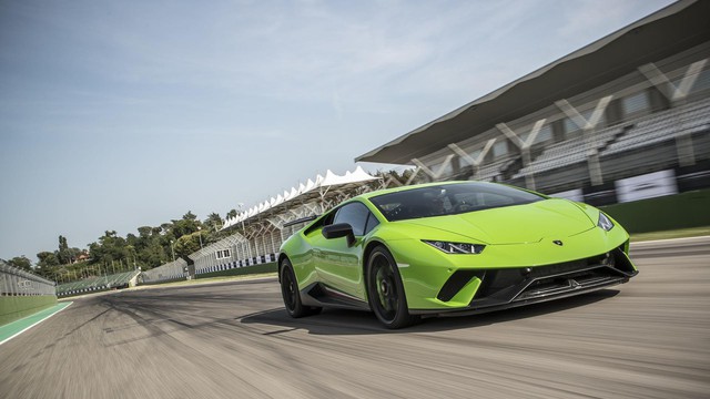 Lamborghini Huracan Performante đạt tốc độ 311 km/h trên cao tốc Autobahn - Ảnh 4.