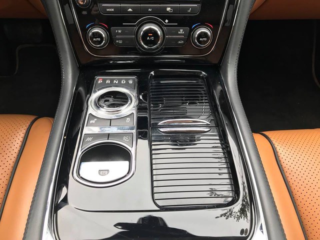 Lăn bánh hơn 36.000km, hàng hiếm Jaguar XJL 2014 giữ giá tới đâu? - Ảnh 13.