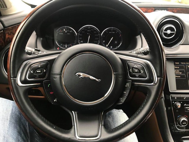 Lăn bánh hơn 36.000km, hàng hiếm Jaguar XJL 2014 giữ giá tới đâu? - Ảnh 12. Lăn bánh hơn 36.000km, hàng hiếm Jaguar XJL 2014 giữ giá tới đâu? - Ảnh 12.