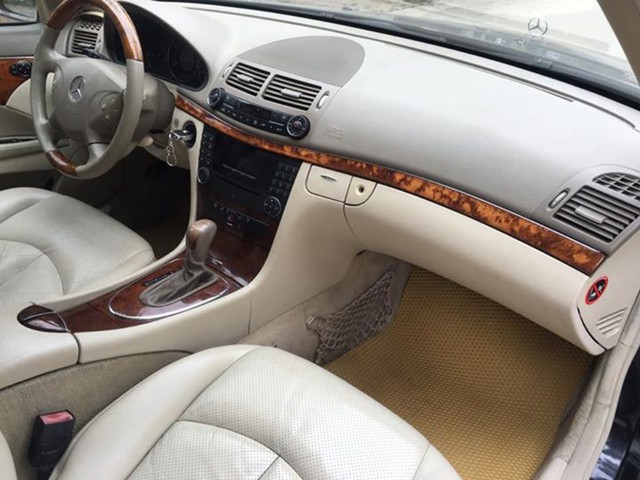 Mercedes-Benz E200 đi 14 năm bán lại được bao nhiêu? - Ảnh 2. Mercedes-Benz E200 đi 14 năm bán lại được bao nhiêu? - Ảnh 2.