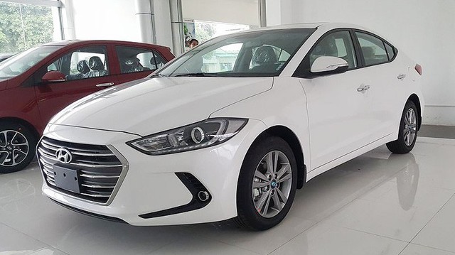 Hyundai Elantra 2018 thêm trang bị, bản Sport giảm giá mạnh sau cơn sốt trước Tết
