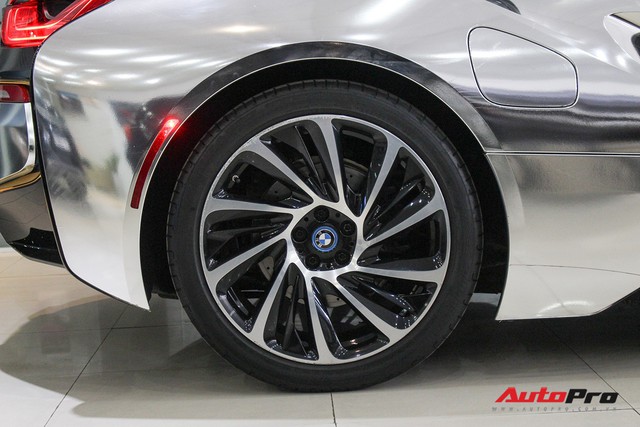 BMW i8 dán decal chrome bạc độc nhất Việt Nam rao bán lại giá 3,9 tỷ đồng - Ảnh 12. BMW i8 dán decal chrome bạc độc nhất Việt Nam rao bán lại giá 3,9 tỷ đồng - Ảnh 12.