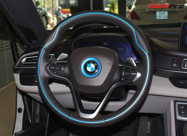 BMW i8 dán decal chrome bạc độc nhất Việt Nam rao bán lại giá 3,9 tỷ đồng - Ảnh 14.