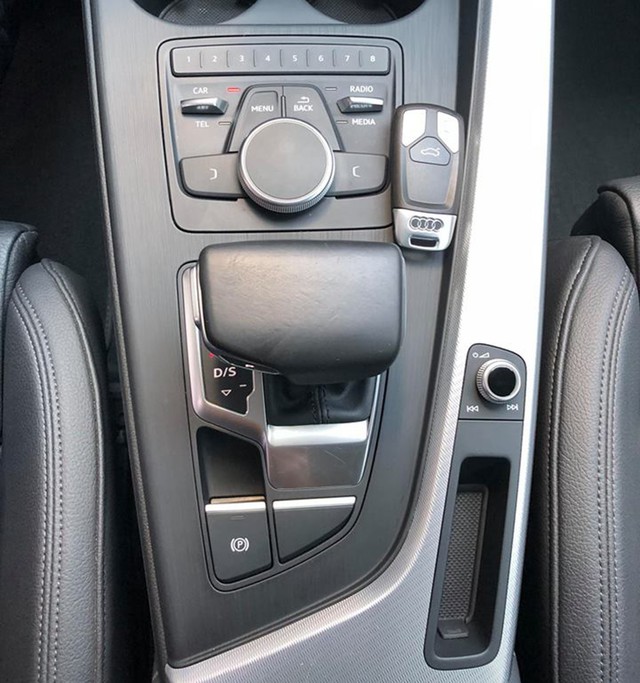 Audi A4 cũ rao bán ngang giá Mẹc C mới - Ảnh 8. Audi A4 cũ rao bán ngang giá Mẹc C mới - Ảnh 8.