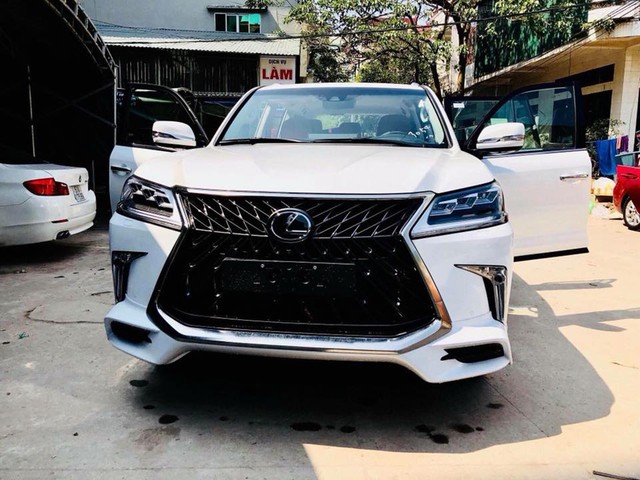 Điểm mặt những chiếc Lexus LX570 Super Sport giá gần 10 tỷ tại Việt Nam - Ảnh 2.