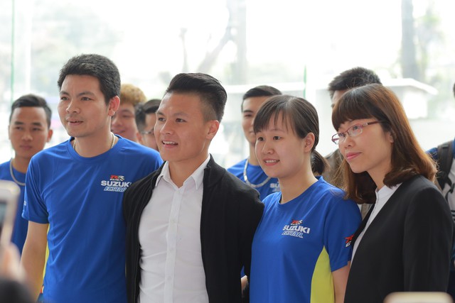 Suzuki Việt Nam tặng xe tay ga cho tiền vệ U23 Quang Hải - Ảnh 2.
