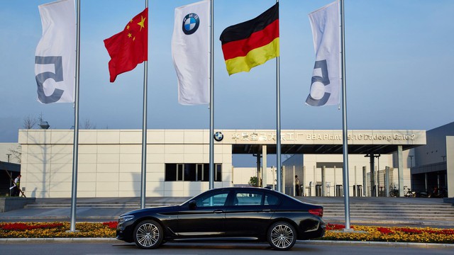 Geely từng nhắm tới BMW trước khi chọn Daimler