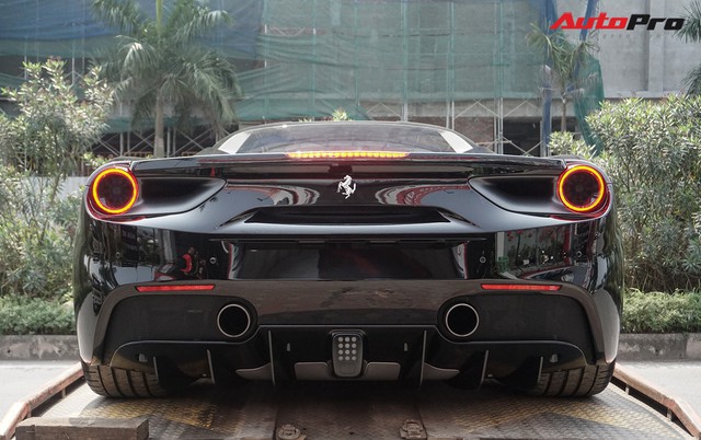 Đại gia Hà Nội tậu Ferrari 488 GTB màu đen độc nhất Việt Nam - Ảnh 4.