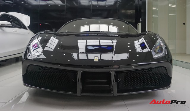 Đại gia Hà Nội tậu Ferrari 488 GTB màu đen độc nhất Việt Nam - Ảnh 1. Đại gia Hà Nội tậu Ferrari 488 GTB màu đen độc nhất Việt Nam - Ảnh 1.