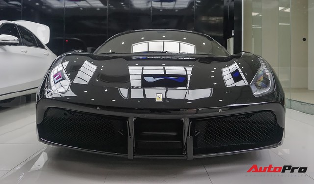 Đại gia Hà Nội tậu Ferrari 488 GTB màu đen độc nhất Việt Nam - Ảnh 1.