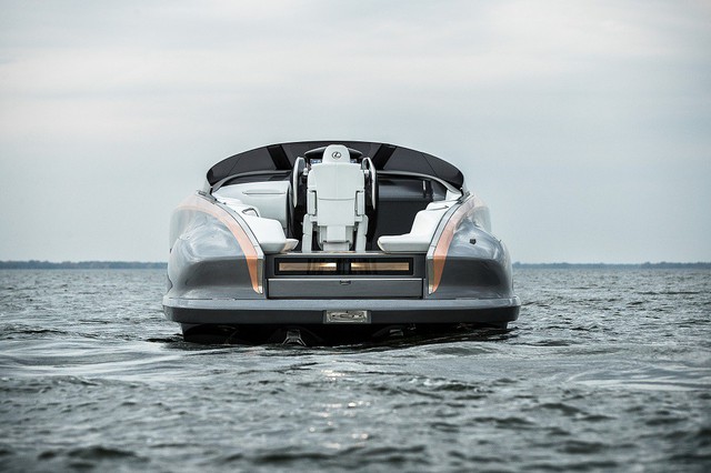 Lexus chạy đua với các đại gia xe sang Đức bằng du thuyền thể thao - Ảnh 4.