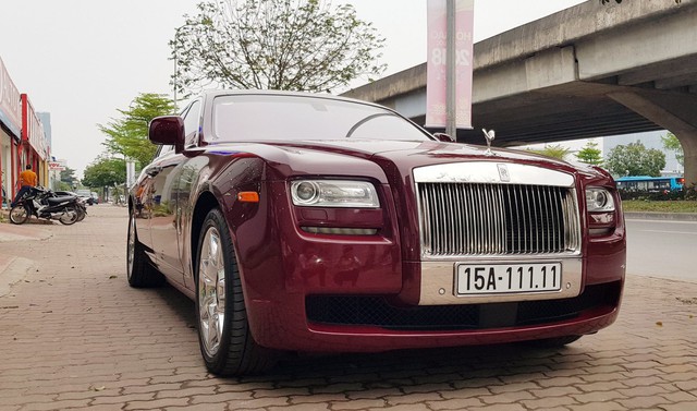 Cận cảnh Rolls-Royce Ghost biển ngũ quý 1 được rao bán lại giá 11,5 tỷ đồng - Ảnh 2.
