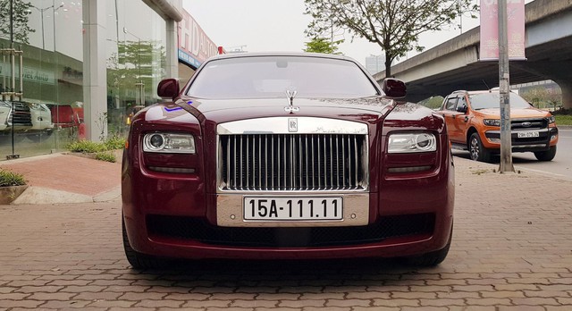 Cận cảnh Rolls-Royce Ghost biển ngũ quý 1 được rao bán lại giá 11,5 tỷ đồng - Ảnh 1.