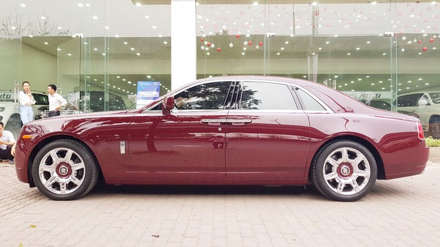 Cận cảnh Rolls-Royce Ghost biển ngũ quý 1 được rao bán lại giá 11,5 tỷ đồng - Ảnh 4.