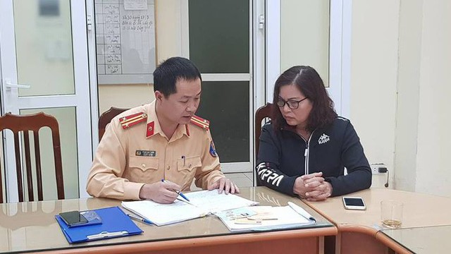 Người phụ nữ quay đầu xe trên cầu bị xử phạt hành chính và tước bằng lái xe 2 tháng