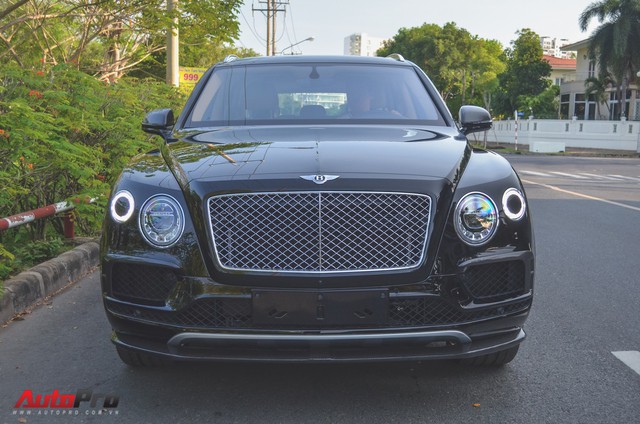 SUV siêu sang Bentley Bentayga chính hãng độ carbon vừa trao tay đại gia Sài Gòn - Ảnh 10.