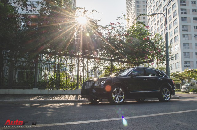 SUV siêu sang Bentley Bentayga chính hãng độ carbon vừa trao tay đại gia Sài Gòn - Ảnh 20.
