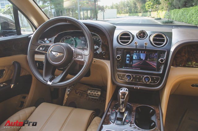 SUV siêu sang Bentley Bentayga chính hãng độ carbon vừa trao tay đại gia Sài Gòn - Ảnh 2.