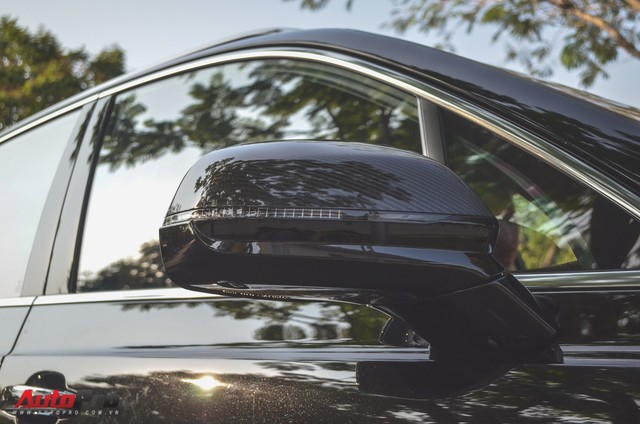 SUV siêu sang Bentley Bentayga chính hãng độ carbon vừa trao tay đại gia Sài Gòn - Ảnh 9.