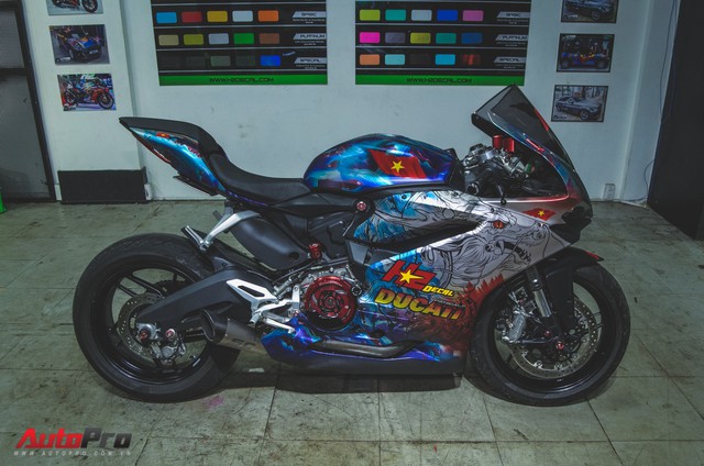 Chi tiết Ducati 959 Panigale bản độ khoác áo rồng sặc sỡ tại Sài Gòn - Ảnh 2. Chi tiết Ducati 959 Panigale bản độ khoác áo rồng sặc sỡ tại Sài Gòn - Ảnh 2.