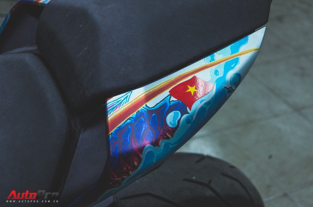 Chi tiết Ducati 959 Panigale bản độ khoác áo rồng sặc sỡ tại Sài Gòn - Ảnh 12.