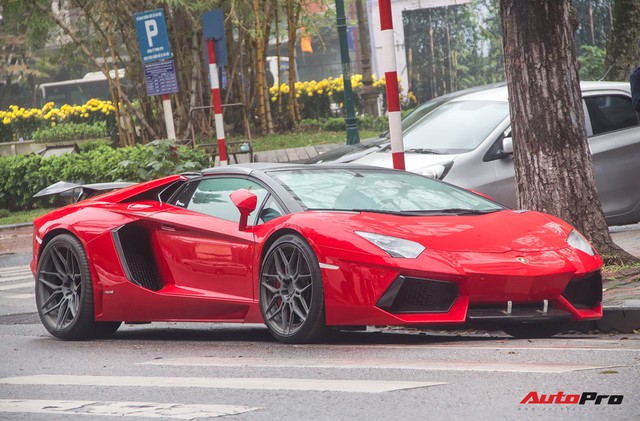 Lamborghini Aventador Roadster độ cánh gió, mâm ADV.1 tại Hà Nội - Ảnh 21. Lamborghini Aventador Roadster độ cánh gió, mâm ADV.1 tại Hà Nội - Ảnh 21.