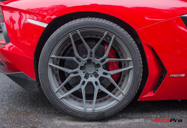 Lamborghini Aventador Roadster độ cánh gió, mâm ADV.1 tại Hà Nội - Ảnh 2. Lamborghini Aventador Roadster độ cánh gió, mâm ADV.1 tại Hà Nội - Ảnh 2.
